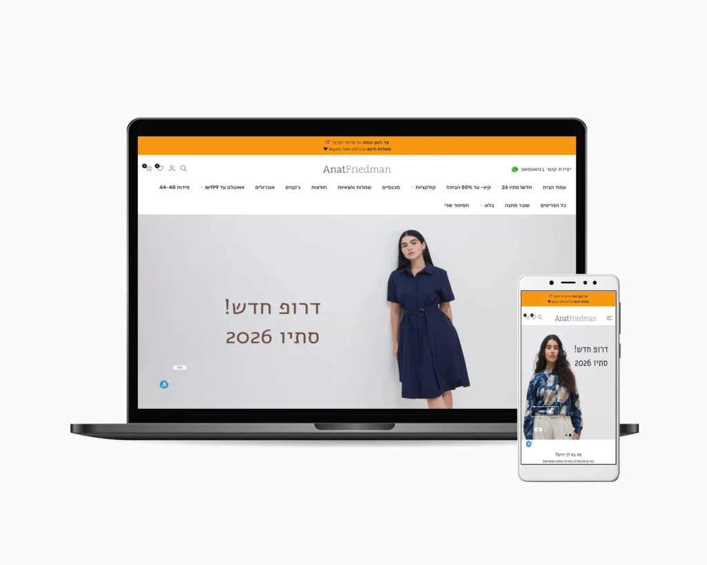 מחשב וטלפון עם דוגמנית